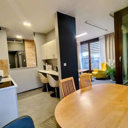 Kolejowa Komfort Z Parkingiem Apartmán