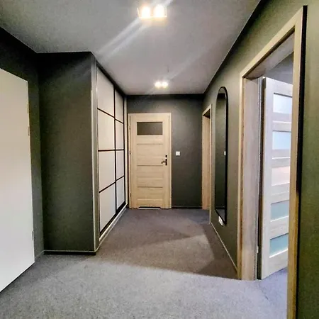 Kolejowa Komfort Z Parkingiem Apartmán